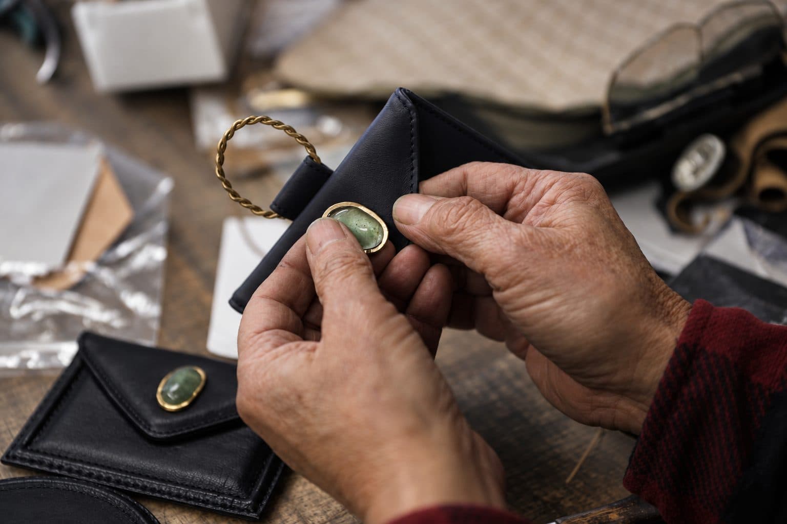 Setting the clasp